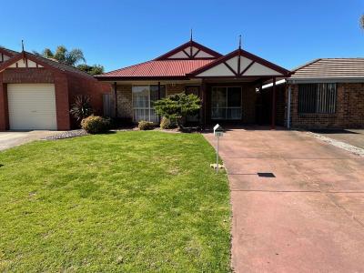 12 Schuit Crescent, Pooraka, SA 5095, Australia