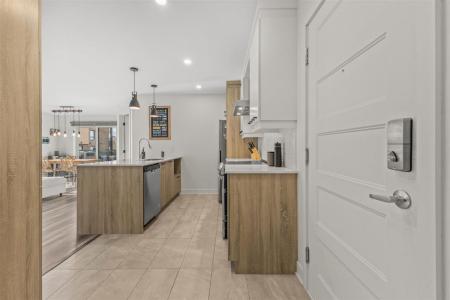 3780  Rue Médard-Émard, Longueuil (Saint-Hubert), Quebec J3Y 0W3, Canadá