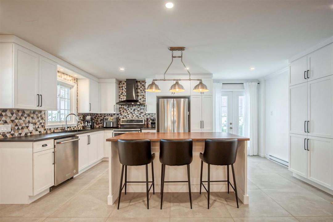 2445  Rue Decelles, Saint-Hyacinthe, 퀘벡주 J2S 8B3, 캐나다