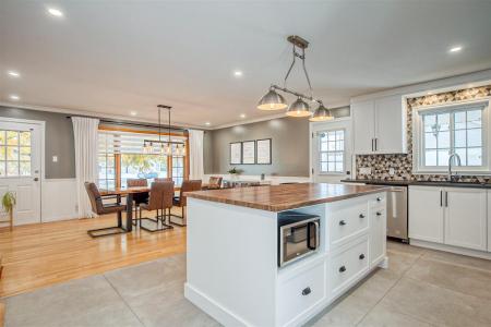 2445  Rue Decelles, Saint-Hyacinthe, 퀘벡주 J2S 8B3, 캐나다