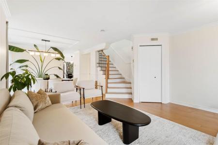 8304  Rue Ouimet, Brossard, Quebec J4Y 2B3, Canada