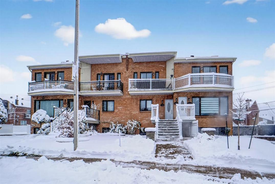 2332  Rue des Grisons, Laval (Vimont), Quebec H7M 5Y7, Kanada