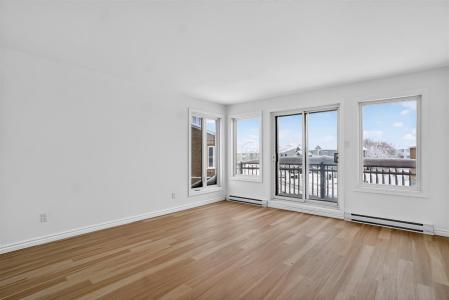 2332  Rue des Grisons, Laval (Vimont), Quebec H7M 5Y7, Kanada