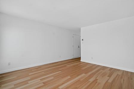 2332  Rue des Grisons, Laval (Vimont), Quebec H7M 5Y7, Kanada