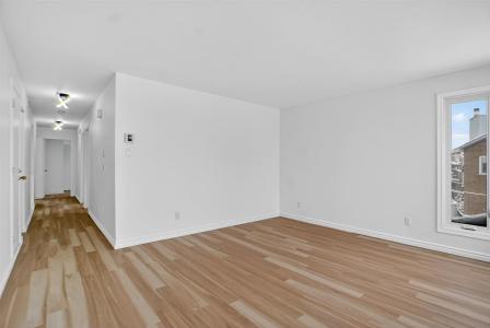 2332  Rue des Grisons, Laval (Vimont), Quebec H7M 5Y7, Kanada