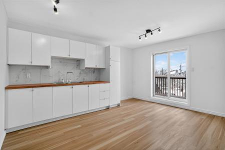 2332  Rue des Grisons, Laval (Vimont), Quebec H7M 5Y7, Kanada