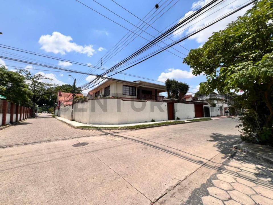 av canal cotoca calle mores entre 2do y 3er anillo , Este, Santa Cruz 00001, Bolivia