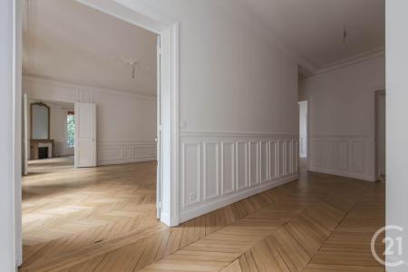 París, Isla De Francia 75008, Francia