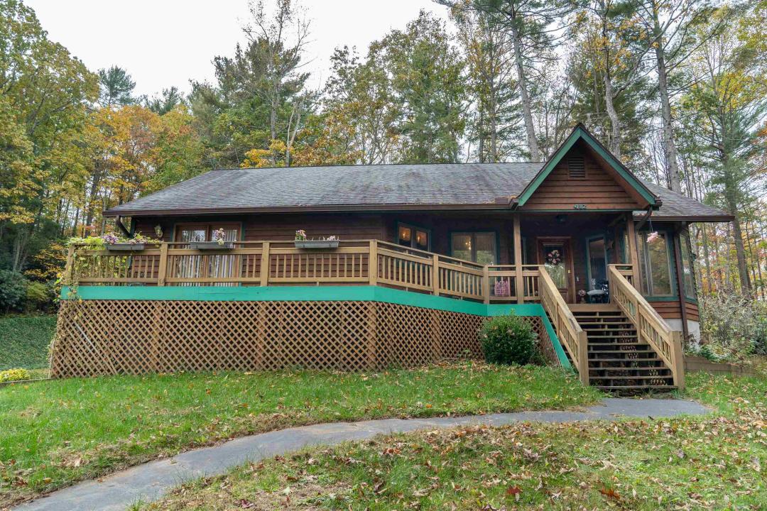 482 Forest Park Drive, Hendersonville, North Carolina 28792