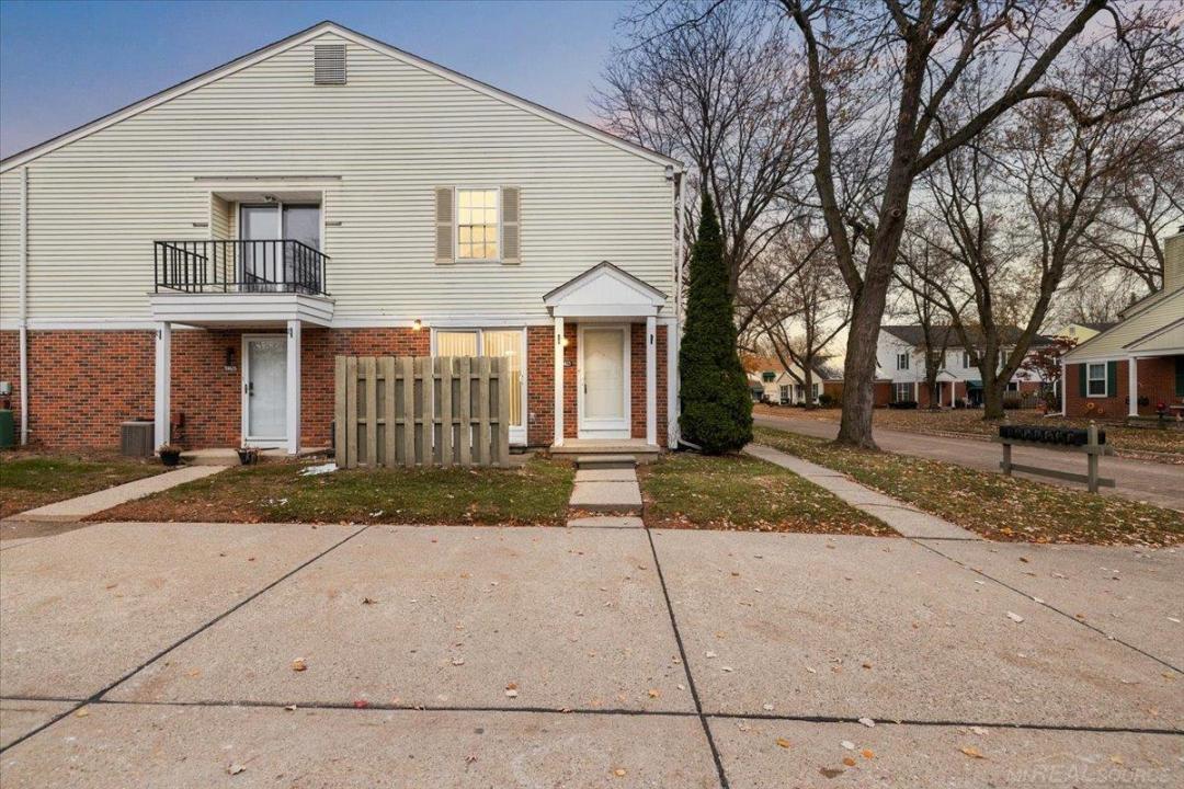 24623 Spring, Harrison Twp, Michigan 48045, Estados Unidos