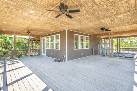 601 W Pine Ave, St. George Island, 佛羅里達州 32328, 美國