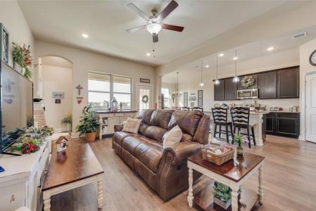 136 Creekside Drive, Sanger, تكساس 76266, الولايات المتحدة