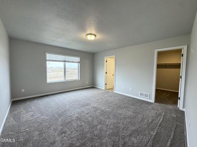 3814 Lillian Court, Mandan, North Dakota 58554, USA