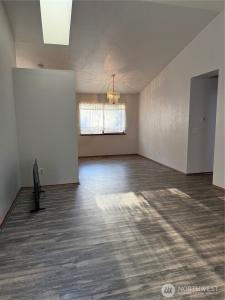 2024 SE 8 Drive, Renton, Washington 98055, USA