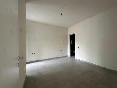 Liqeni i Thatë, Tirana, Albania