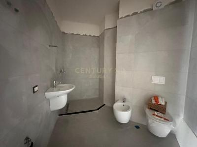 Liqeni i Thatë, Tirana, Albania