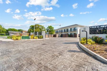 ARZA 1 BED/1 BATH COMPLETE TURN-KEY UNIT, West Bay, Grand Cayman, Ilhas Cayman