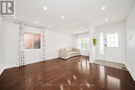 28 SUNNYBROOK CRESCENT, Brampton (fletcher's Meadow), Ontario L7A 1Y2, Canada