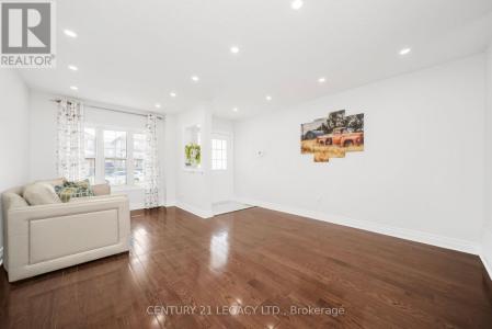 28 SUNNYBROOK CRESCENT, Brampton (fletcher's Meadow), Ontario L7A 1Y2, Canada