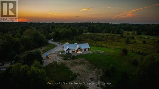 2194 UNICORN ROAD, Dysart Et Al (dysart), Ontario K0M 1S0, Canadá