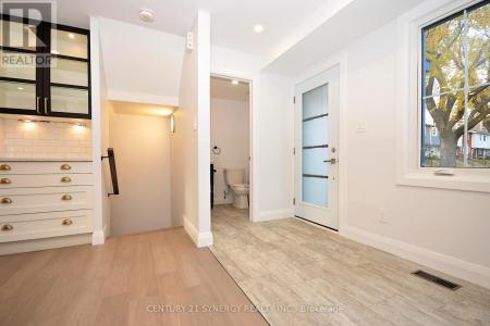 660 HOCHELAGA STREET, Ottawa, Ontario K1K 2E9, Kanada