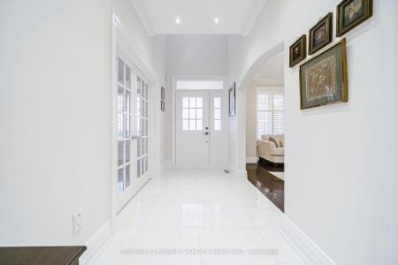 915 GASLIGHT WAY, Mississauga, Ontario L5W 1A2, Canada