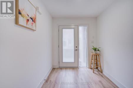 27 CHESTNUT COURT, Aurora, Ontario L4G 7C4, Canada