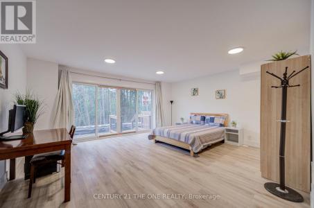 27 CHESTNUT COURT, Aurora, Ontario L4G 7C4, Canada