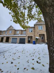 8 BILBROUGH STREET, Aurora, Ontario L4G 7W3, CANADÁ