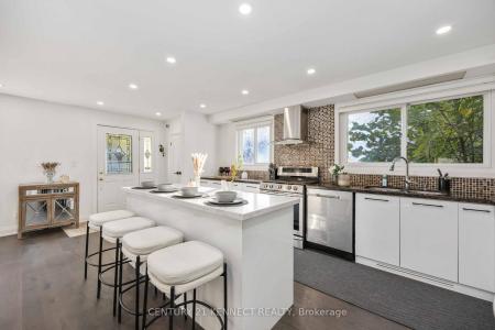 36 SUMMERSIDE CRESCENT, Toronto, Ontario M2H 1X1, Canada