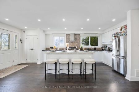 36 SUMMERSIDE CRESCENT, Toronto, Ontario M2H 1X1, Canadá