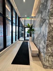 215 LAKESHORE ROAD W, Mississauga, 安大略省 L5H 0A7, 加拿大