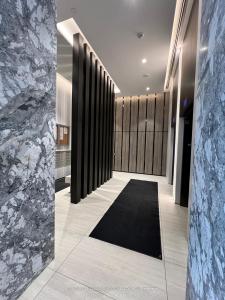 215 LAKESHORE ROAD W, Mississauga, 安大略省 L5H 0A7, 加拿大