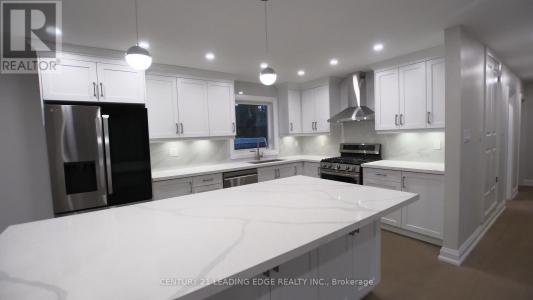 97 LOWCREST BOULEVARD, Toronto (tam O'shanter-sullivan), Ontario M1T 1K7, Canada