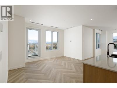 3340 LAKESHORE ROAD, Kelowna, British Columbia V1W 0H6, Canada