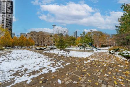 120 HARRISON GARDEN BOULEVARD, Toronto (willowdale East), Ontario M2N 0C2, Canada