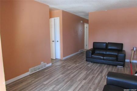 20-24 EMPRESS DRIVE, Regina, Saskatchewan S4T 6M4, Canada