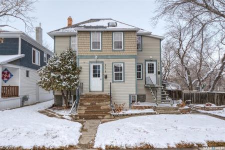 142 HOCHELAGA STREET W, Moose Jaw, Saskatchewan S6H 2G3, Canada