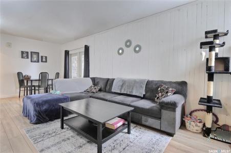 142 HOCHELAGA STREET W, Moose Jaw, Saskatchewan S6H 2G3, Canada