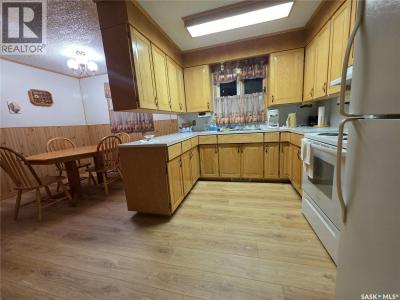 304 3RD STREET N, Cabri, Saskatchewan S0N 0J0, Canada