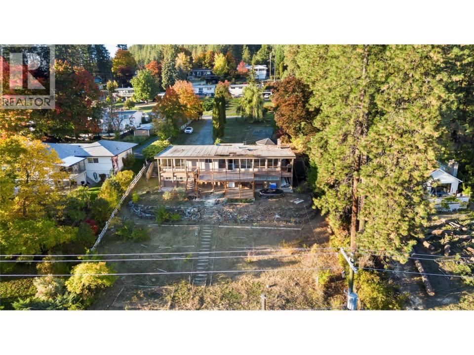 2424 CRAWFORD STREET, Creston, British Columbia V0B 1G5, Canada