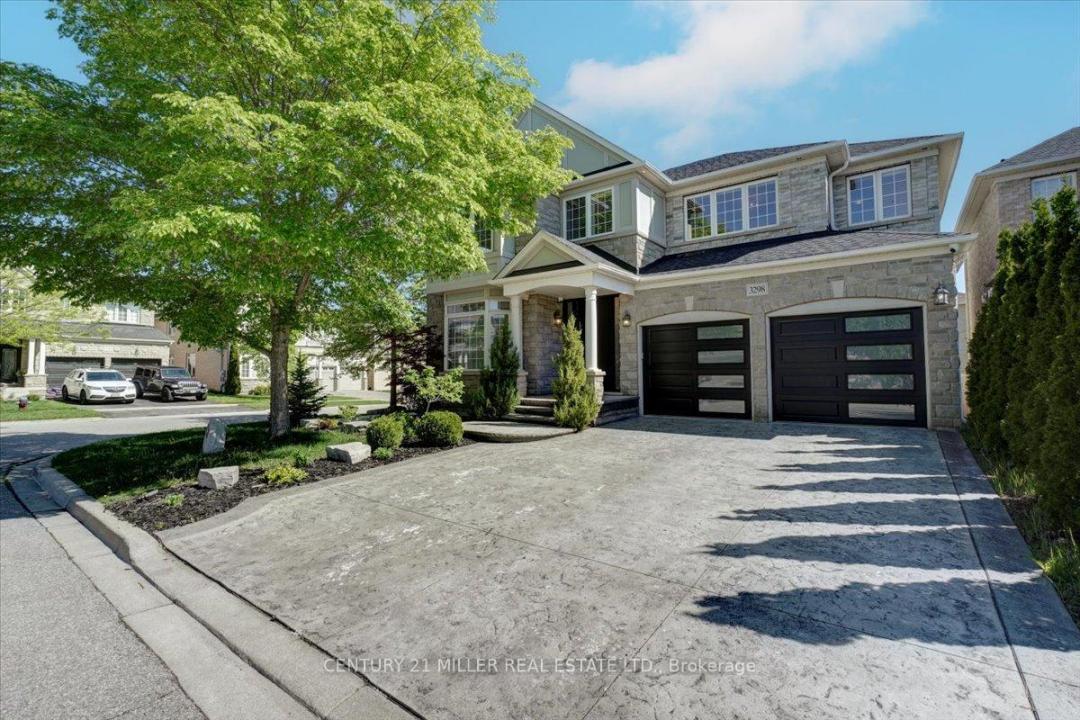 3298 LIPTAY AVENUE, Oakville, Ontario L6M 0N1, CANADÁ