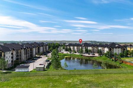 304 MACKENZIE WAY SW, Airdrie, Alberta T4B 3H8, Canadá