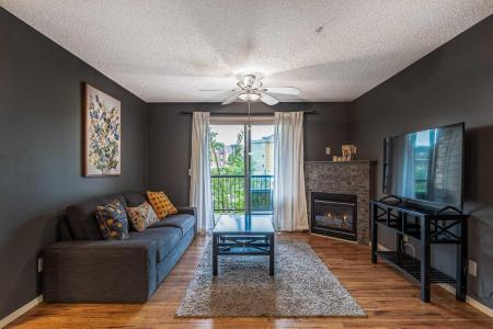 304 MACKENZIE WAY SW, Airdrie, Alberta T4B 3H8, Canadá