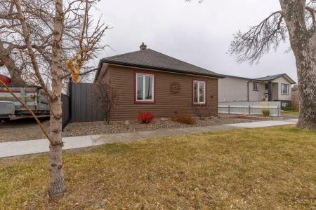 915 7 STREET N, Lethbridge, ألبرتا T1H 1Y8, كندا 