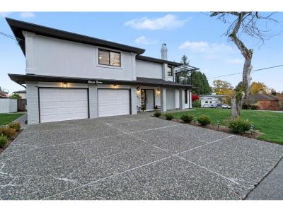 1112 STEVENS, White Rock, British Columbia V4B 4X8, Canada