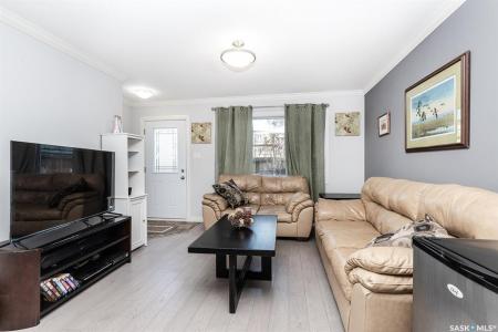 102 MANEK ROAD, Saskatoon, Saskatchewan S7W 0V2, Canadá