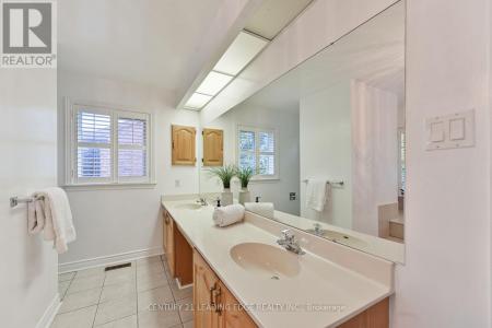 32 ADDINGTON SQUARE, Markham (unionville), Ontario L3R 7N1, Canadá