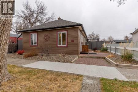 915 7 STREET NORTH, Lethbridge, Alberta T1H 1Y8, Canada
