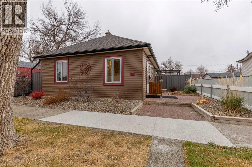 915 7 STREET NORTH, Lethbridge, 阿爾伯塔 T1H 1Y8, 加拿大